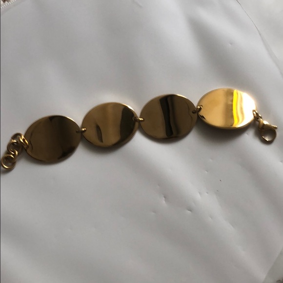 Women’s gold plated oval bracelet. - Picture 1 of 3